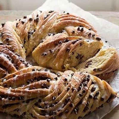 Torta Angelica con uvetta e zucchero a velo