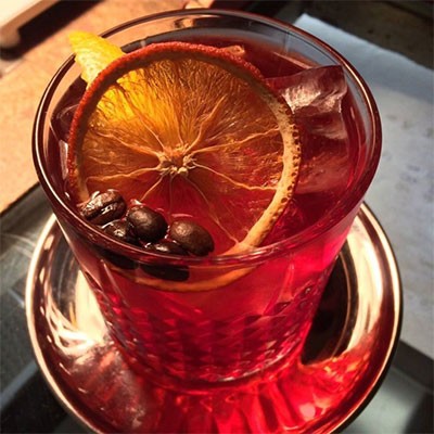 Negroni con arancia disidratata