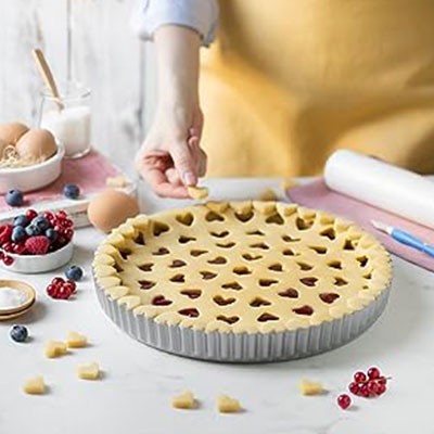 come disporre i cuoricini lungo il bordo della crostata