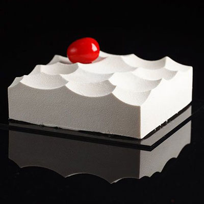 torta moderna bianca quadrata