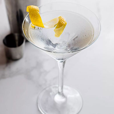Martini Dry con scorza di limone