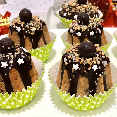 Mini pandori decorati con cioccolato