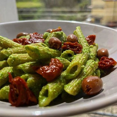 Pasta Fredda con Pomodorini, Olive e Pesto