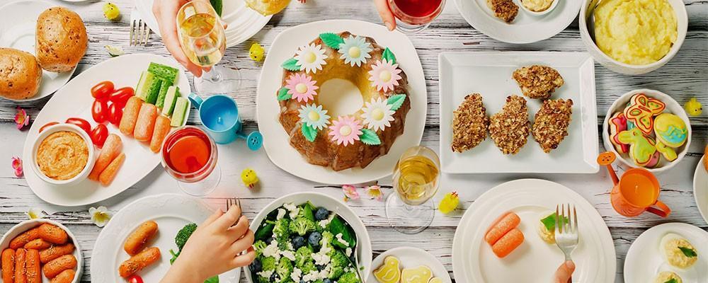 Tavola apparecchiata con varianti vegetariane per il pranzo di Pasqua