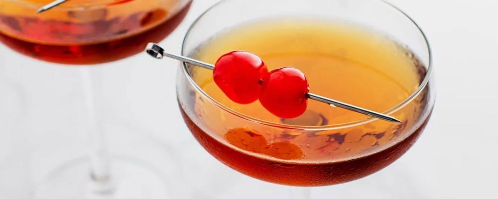 cocktail Manhattan con ciliegie